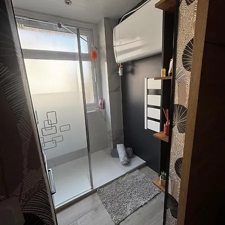 2 Avec Son Balcon شقة *